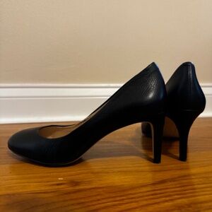 Banana Republic Black Pump